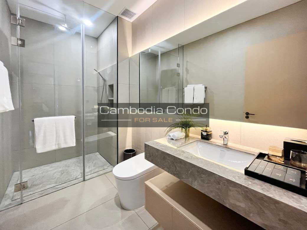 UC88 Wyndham Garden BKK1 Studio D and I-Bathroom